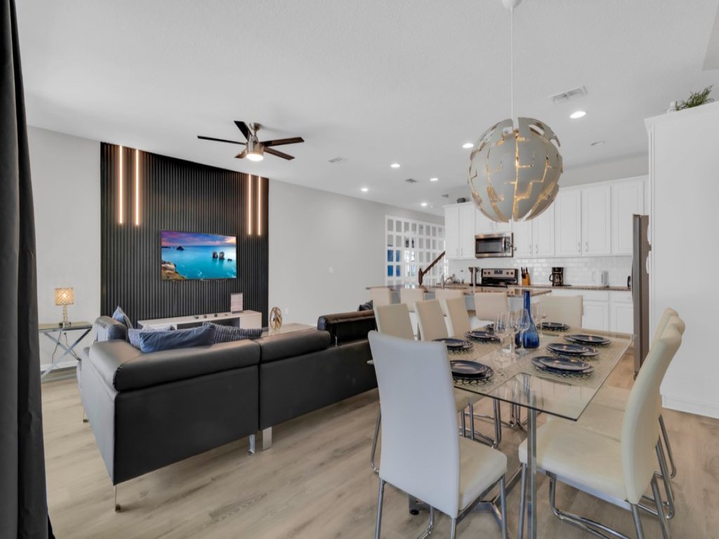 Bright & Beautiful 5 Bed Town Home - Gated Resort! Vacation Rental in Kissimmee - RedAwning