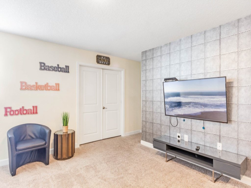 1521MC Amazing Champions Gate 8 Bedroom 5 Bed Vacation Rental in Davenport - RedAwning