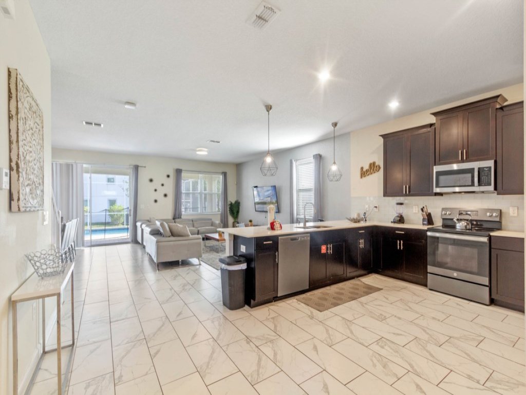 1521MC Amazing Champions Gate 8 Bedroom 5 Bed Vacation Rental in Davenport - RedAwning