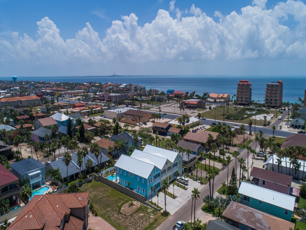 111 E. Capricorn B Vacation Rental in South Padre Island - RedAwning