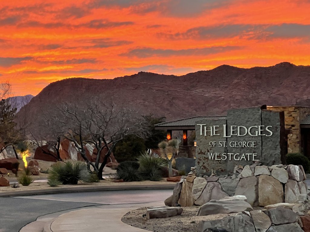 Desert Escape Vacation Rental in St. George - RedAwning