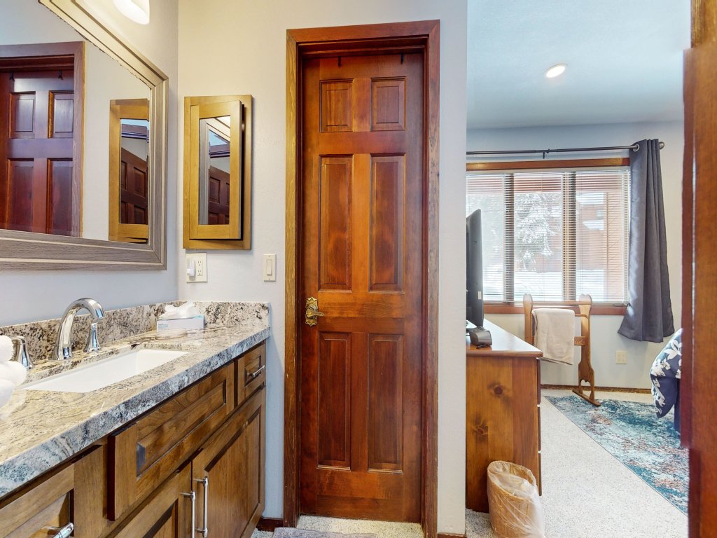 Woodlands 33 Remodeled, Quiet and Cozy, Patio with Private BBQ Vacation Rental in Mammoth Lakes - RedAwning