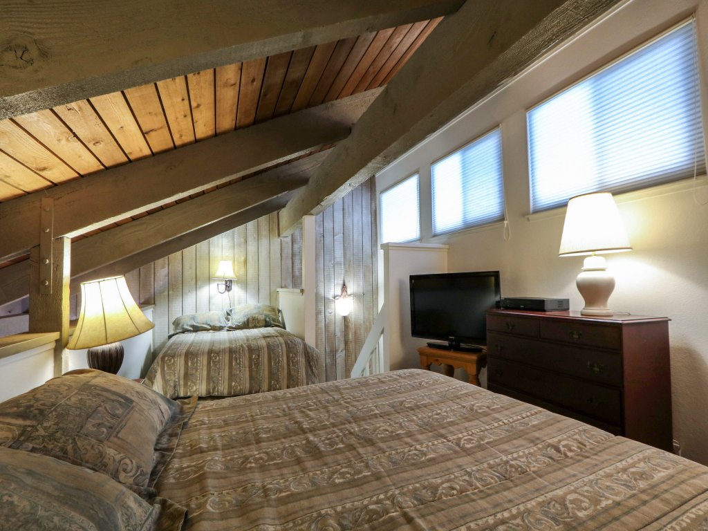Sunshine Village 104 Beautiful, Convenient, and Close to it all Vacation Rental in Mammoth Lakes - RedAwning