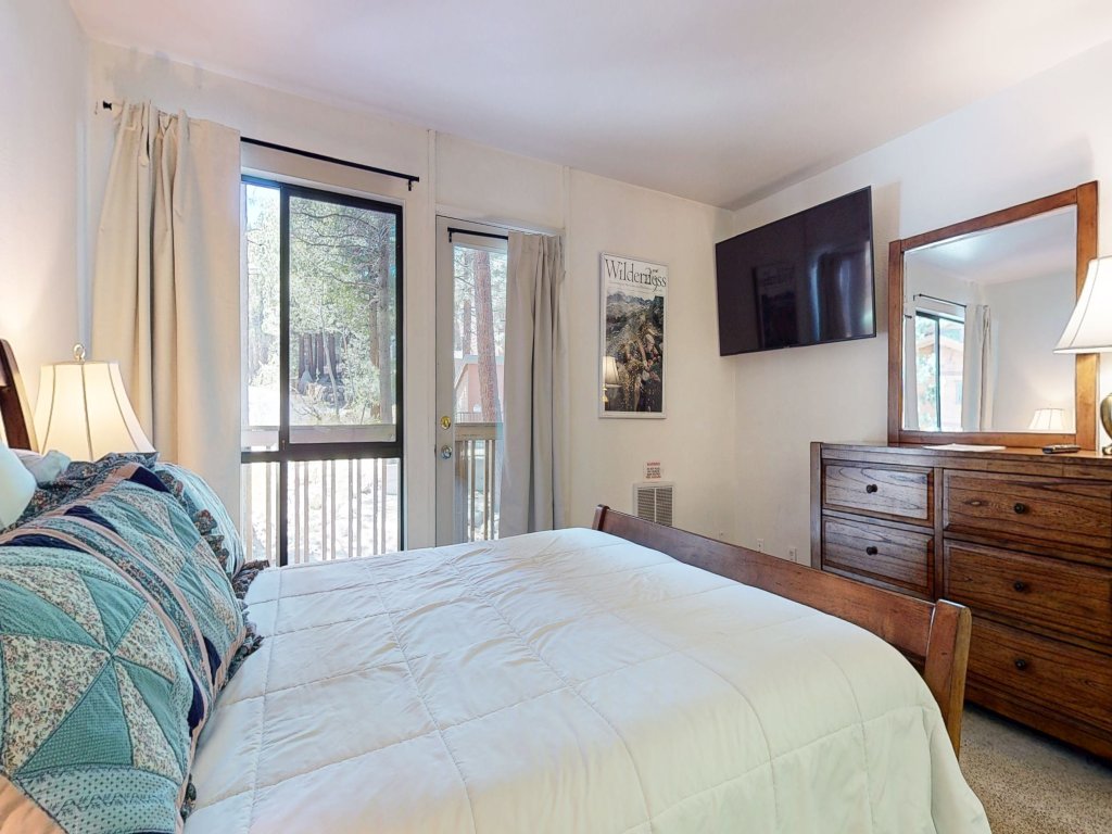 Summit 273 Great Complex Amenities, Walk to Eagle Lodge Vacation Rental in Mammoth Lakes - RedAwning
