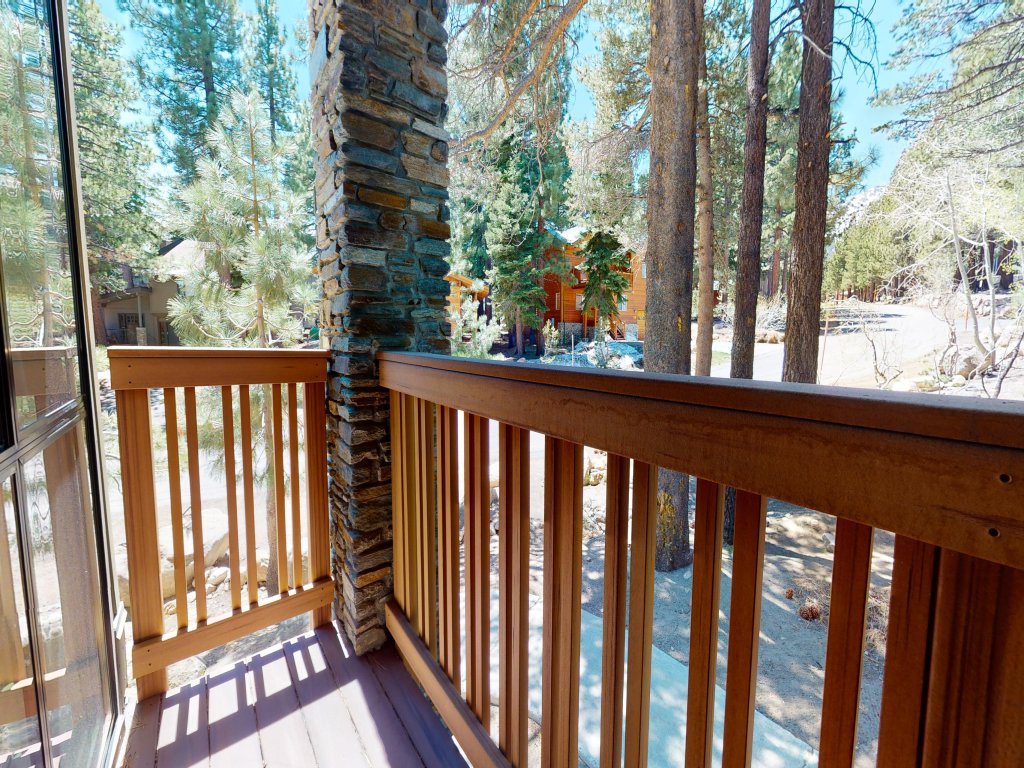 Summit 273 Great Complex Amenities, Walk to Eagle Lodge Vacation Rental in Mammoth Lakes - RedAwning