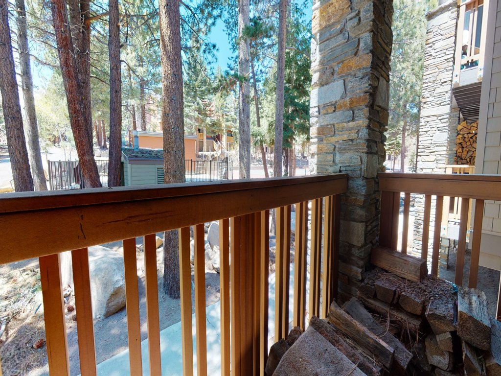 Summit 273 Great Complex Amenities, Walk to Eagle Lodge Vacation Rental in Mammoth Lakes - RedAwning
