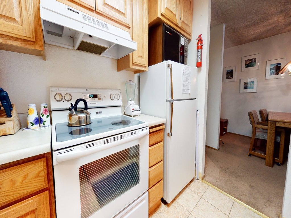 Summit 267 Short Walk to the Slopes at Eagle Lodge with Great Complex Amenities Vacation Rental in Mammoth Lakes - RedAwning