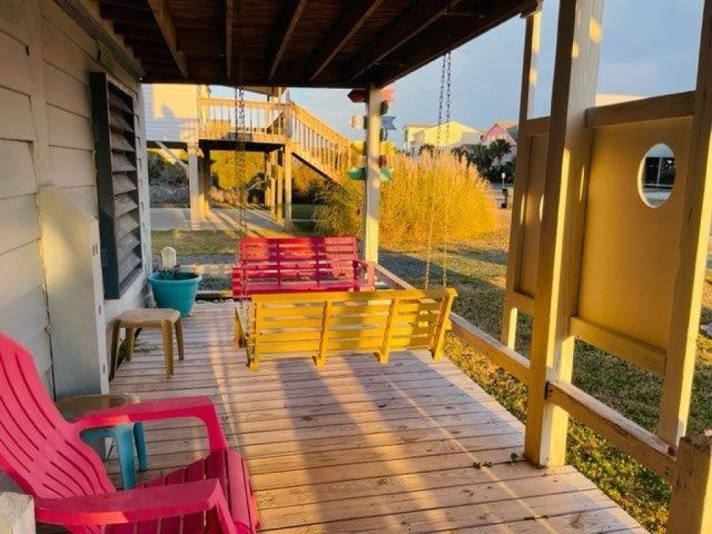 Sandy Bottoms / 330 Ocean Blvd West Vacation Rental in Holden Beach - RedAwning