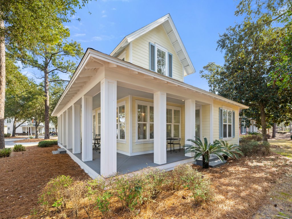 1381 Laurel Grove Vacation Rental in Miramar Beach - RedAwning