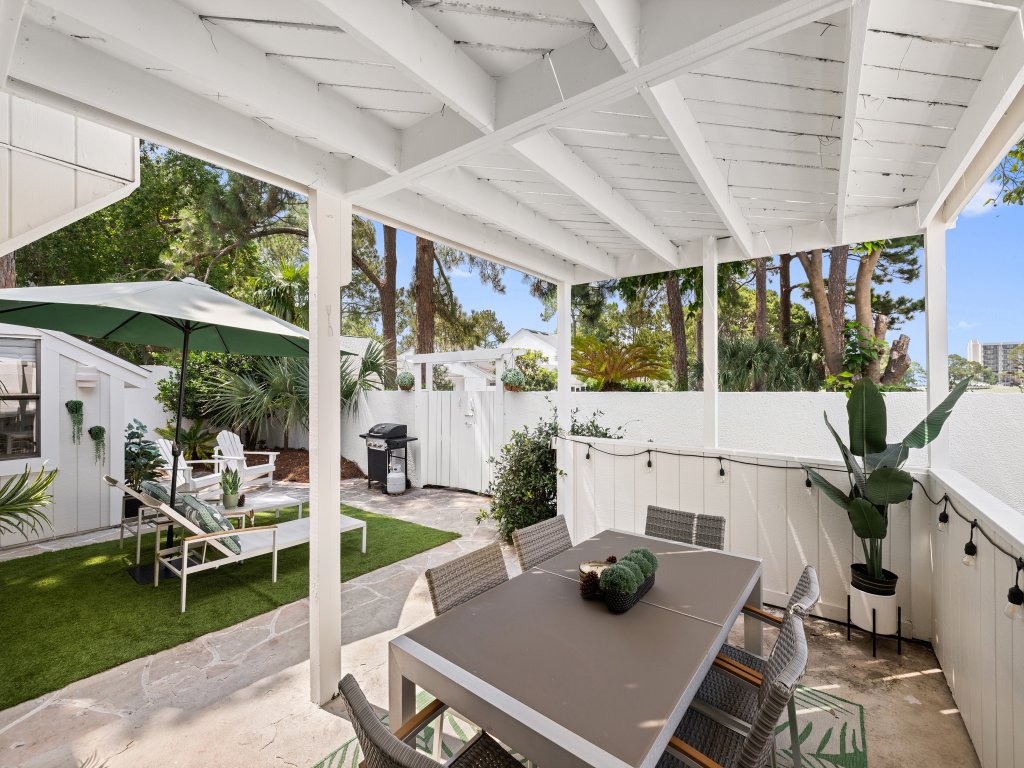 418 Linkside Drive Vacation Rental in Miramar Beach - RedAwning