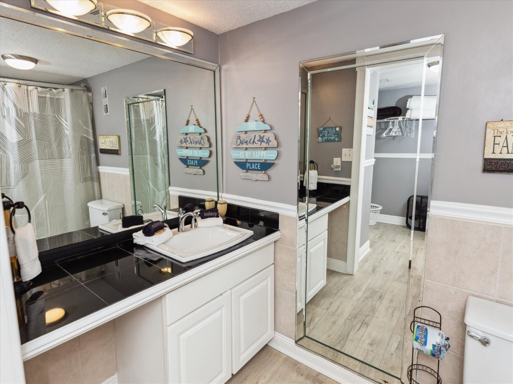 Shoreline Towers 1084 - Beautiful 2 BR with Gulf views and on the beach Vacation Rental in Destin - RedAwning