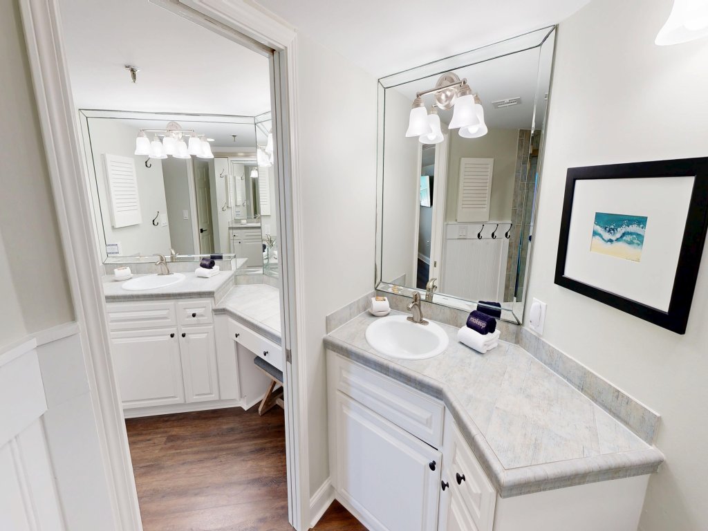 IR 406 is a 2 BR Gulf front with washer/dryer and amazing views Vacation Rental in Destin - RedAwning