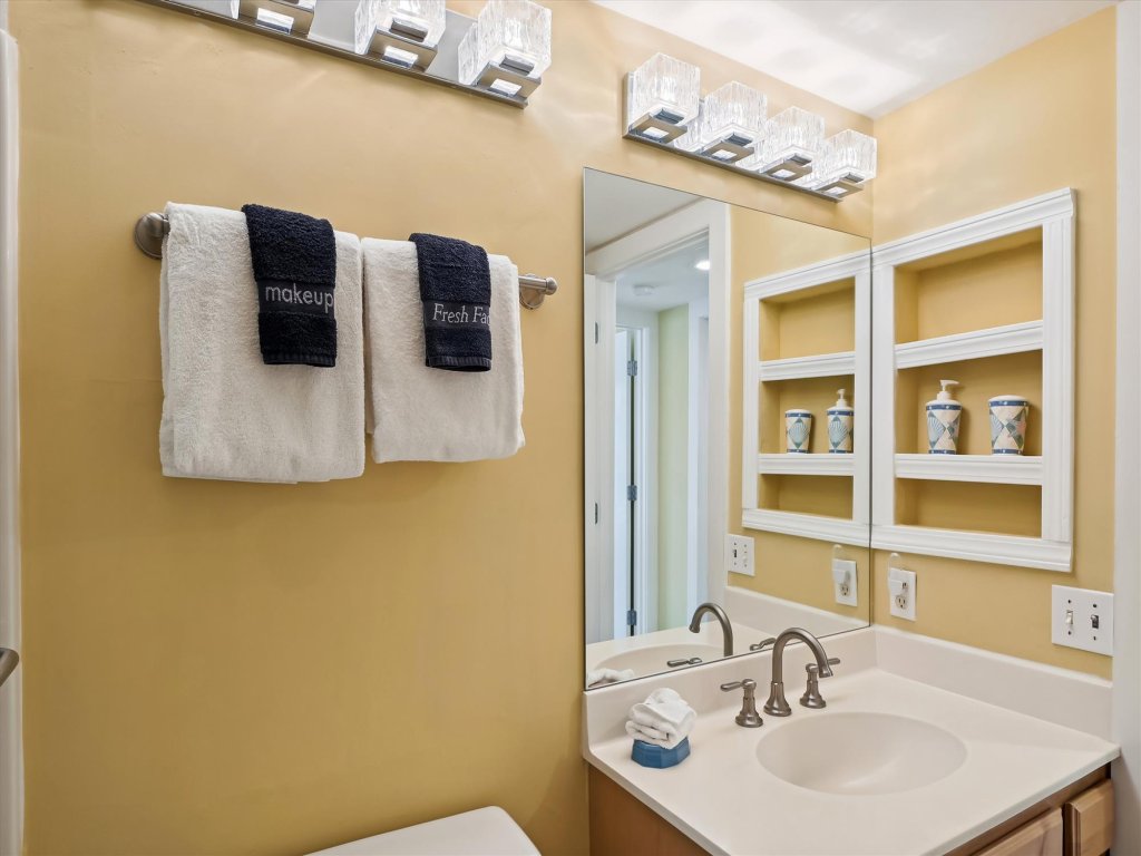SPC 1157 - Gulf front 2 BR - sleeps 6 Vacation Rental in Destin - RedAwning