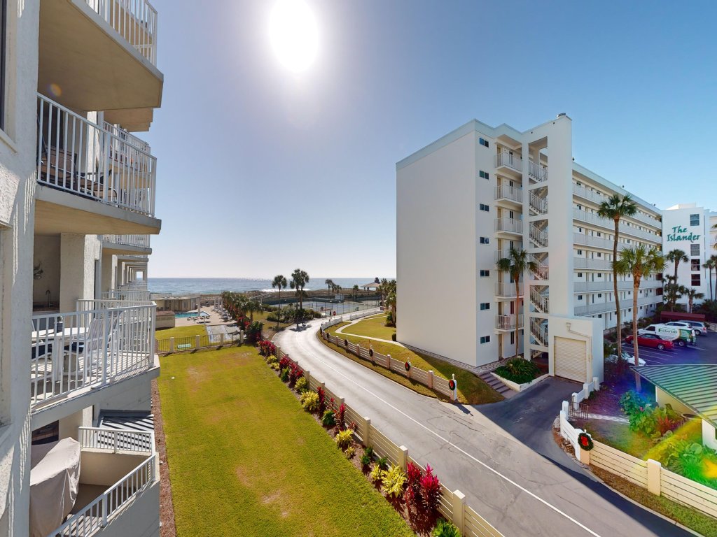 IR 217 2 BR with Sunset Views sits beachside with easy access Vacation Rental in Destin - RedAwning