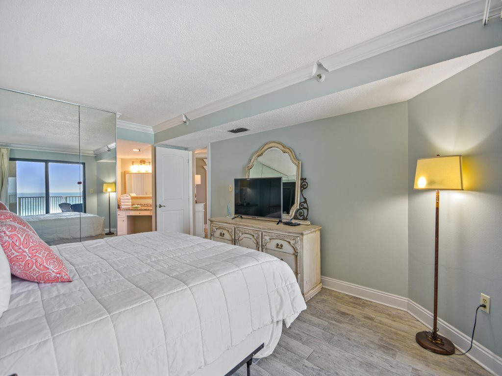 IR 408 is a 3 BR with an extra bunk room and is not only gulf front Vacation Rental in Destin - RedAwning