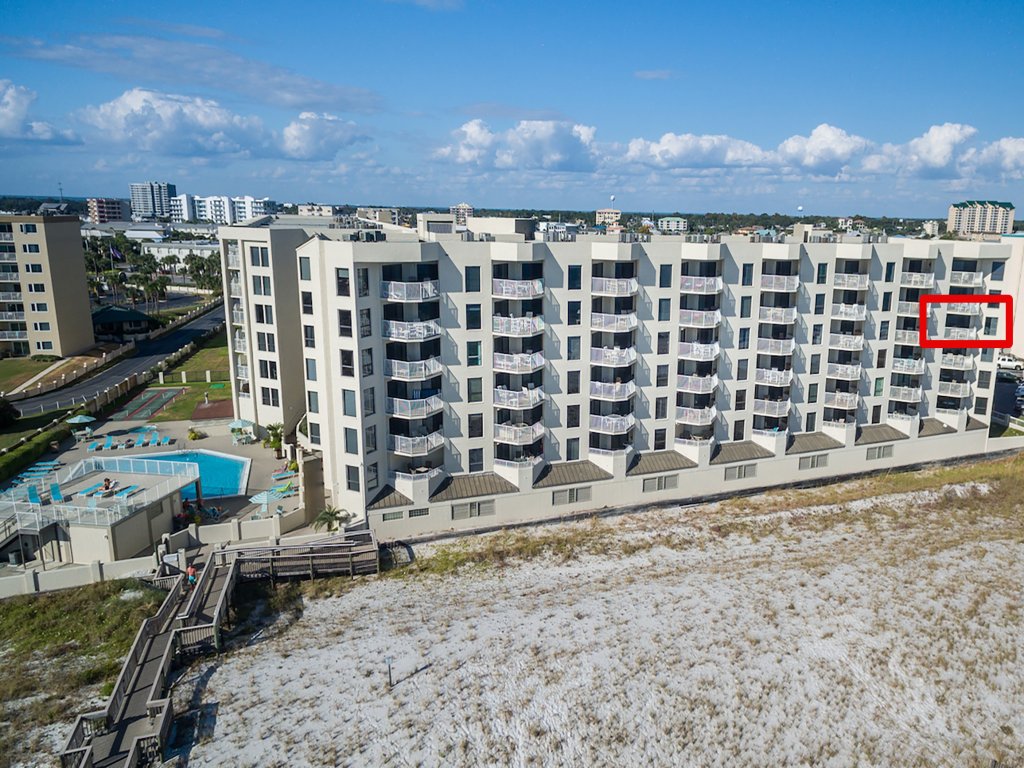 IR 408 is a 3 BR with an extra bunk room and is not only gulf front Vacation Rental in Destin - RedAwning