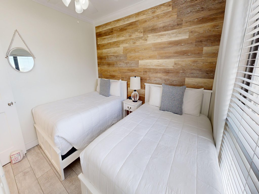 SPC 1152 - Beautifully renovated Beachside 2 BR - sleeps 7 Vacation Rental in Destin - RedAwning