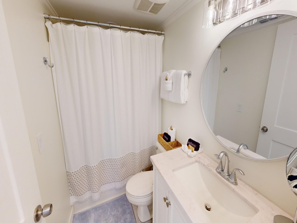 SPC 1152 - Beautifully renovated Beachside 2 BR - sleeps 7 Vacation Rental in Destin - RedAwning