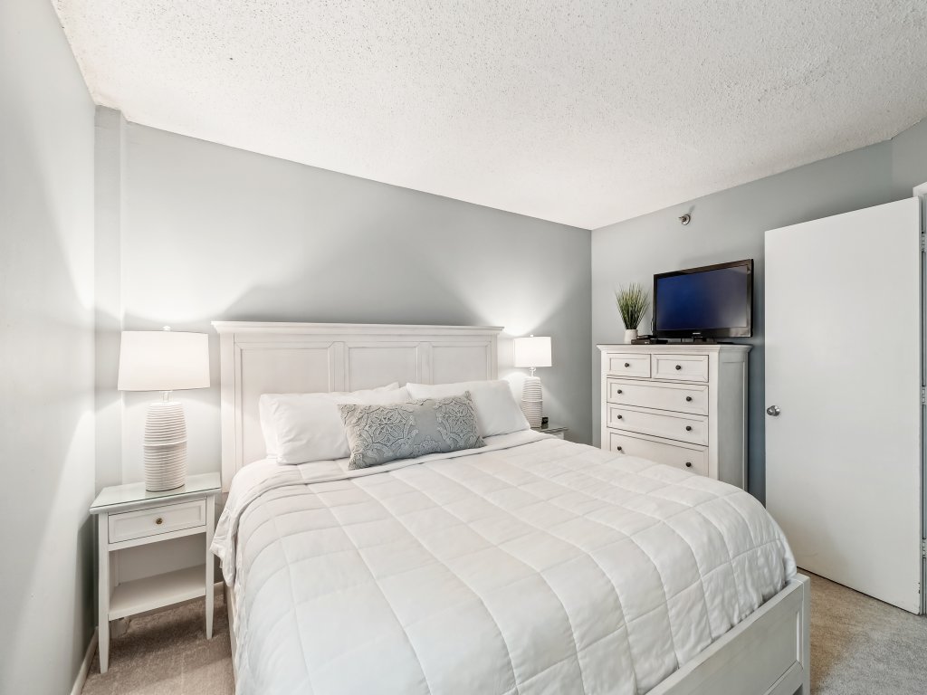 IR 502 is a gulf front 2 BR with washer dryer Sleeps 6 Vacation Rental in Destin - RedAwning