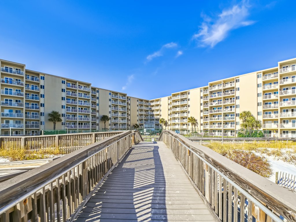 HSR 402 is a Luxury 2 BR - Completely Renovated and stunning in its decor Vacation Rental in Destin - RedAwning