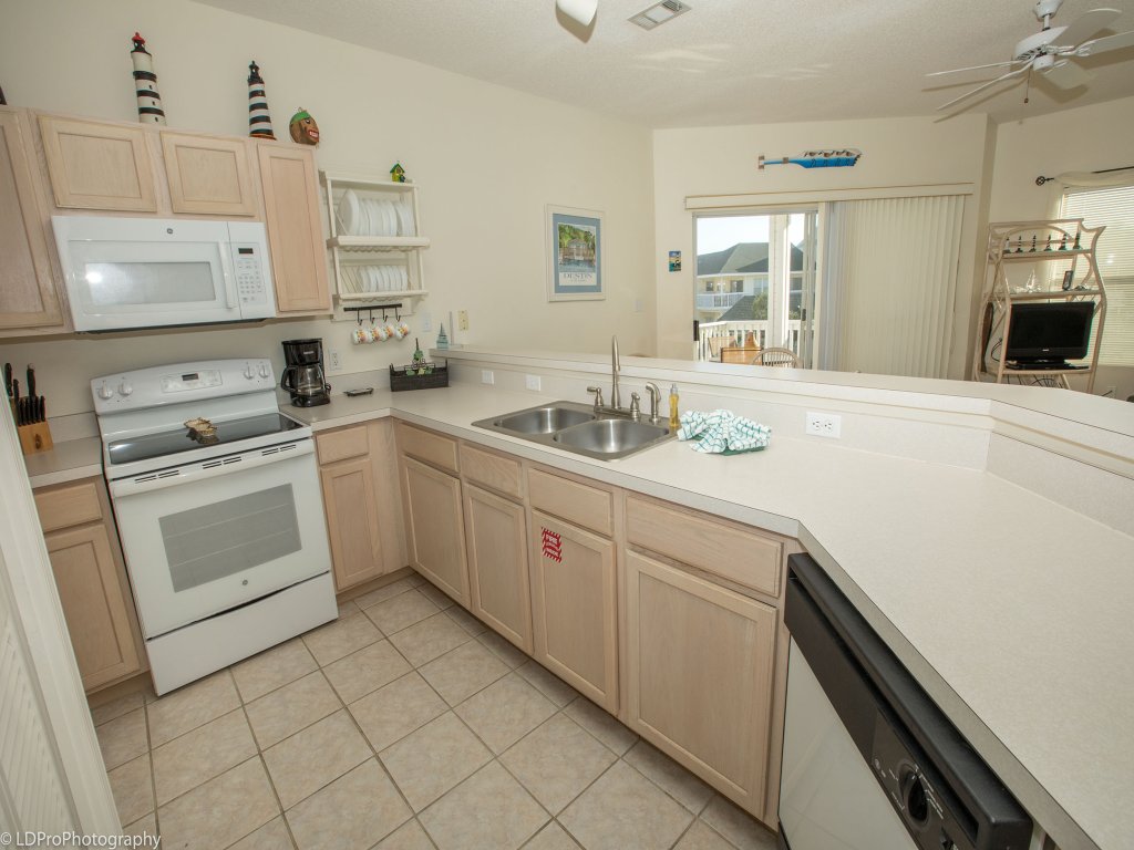 SPC 9226 - Upstairs 1 BR - sleeps 6 Vacation Rental in Destin - RedAwning