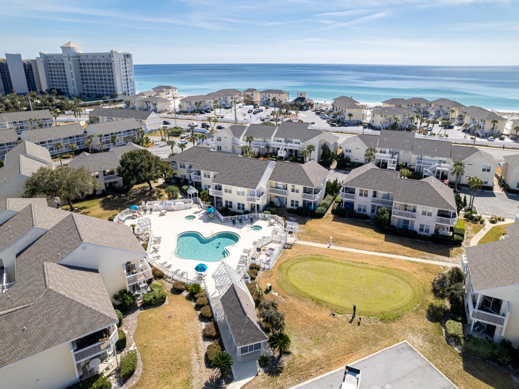 SPC 9226 - Upstairs 1 BR - sleeps 6 Vacation Rental in Destin - RedAwning