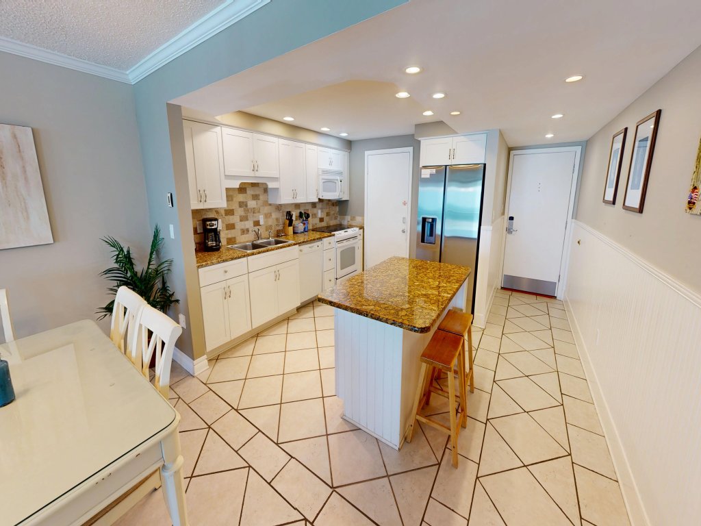 Shoreline Towers 2074- 2 BR with Great Gulf Views on the beach - Sleeps 6 Vacation Rental in Destin - RedAwning