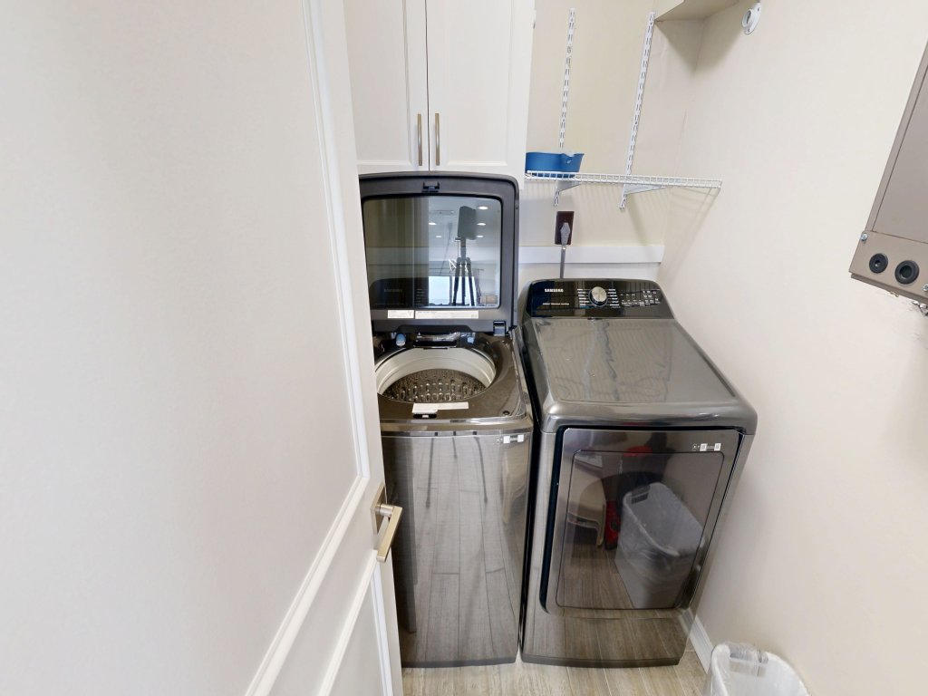 Destin Towers 61 is a Gorgeous Gulf front 2 BR Corner Unit Vacation Rental in Destin - RedAwning