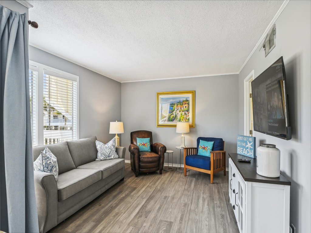 SPC 1030 is a 1 BR that sleeps 4 with beach access Vacation Rental in Destin - RedAwning