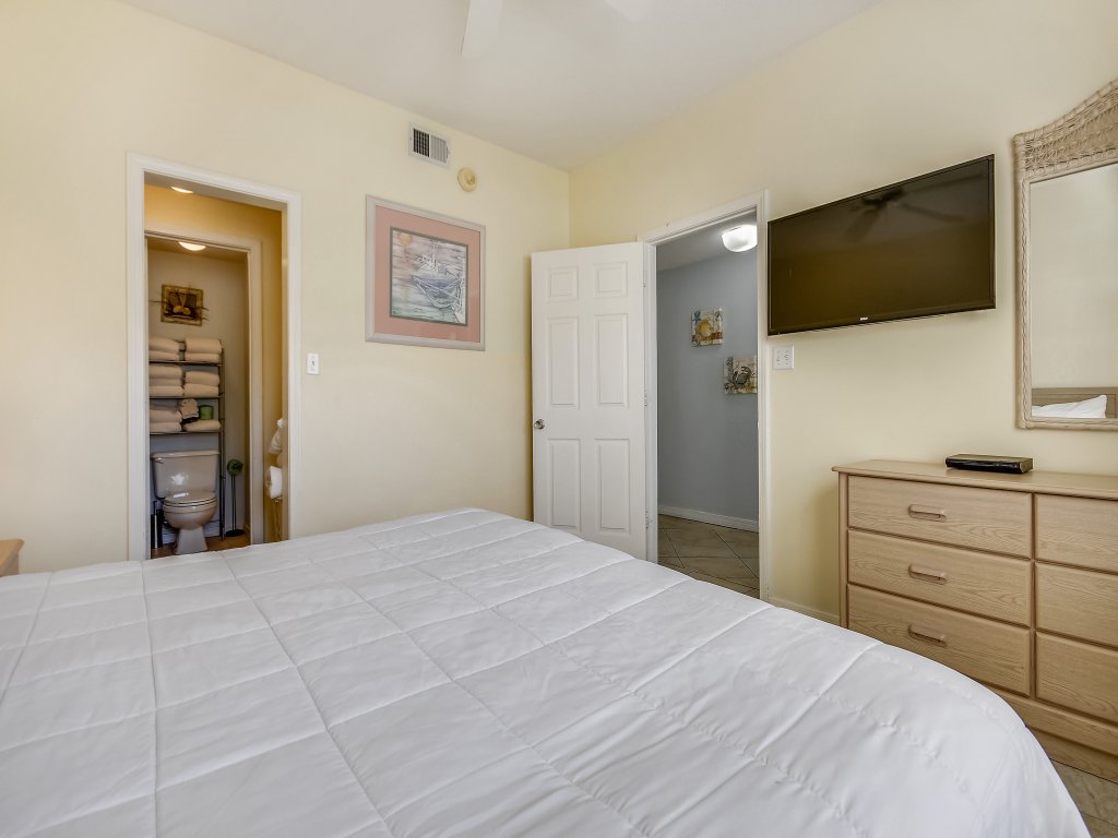 SPC9133 - 1 BR sleeps 6 - Ground floor unit - close to pool area Vacation Rental in Destin - RedAwning