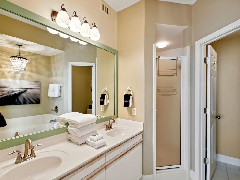 Oceania 705 - Beautiful 3 BR facing the gulf with spacious 40ft balcony Vacation Rental in Destin - RedAwning