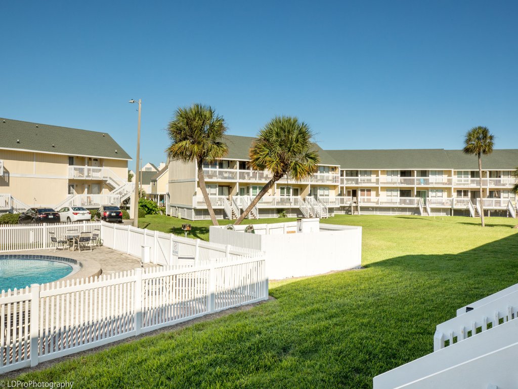 SPC 8113 - Pet friendly studio - Sleeps 4 Vacation Rental in Destin - RedAwning