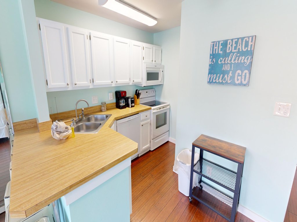 SPC 8113 - Pet friendly studio - Sleeps 4 Vacation Rental in Destin - RedAwning