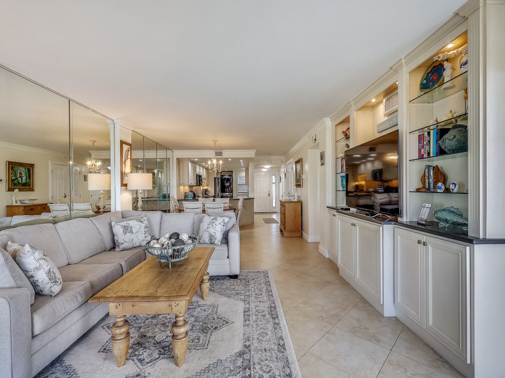 IR 411 is a 2 BR 2 Ba that is spacious and beautifully decorated - Sleeps 6 Vacation Rental in Destin - RedAwning