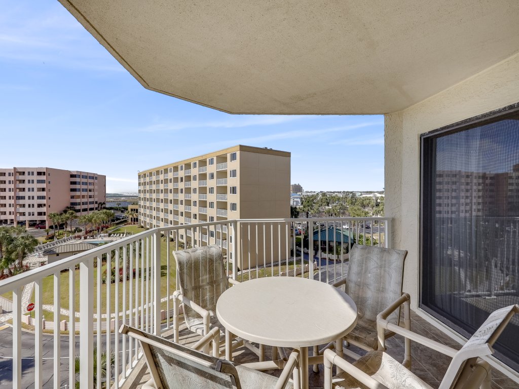 IR 411 is a 2 BR 2 Ba that is spacious and beautifully decorated - Sleeps 6 Vacation Rental in Destin - RedAwning