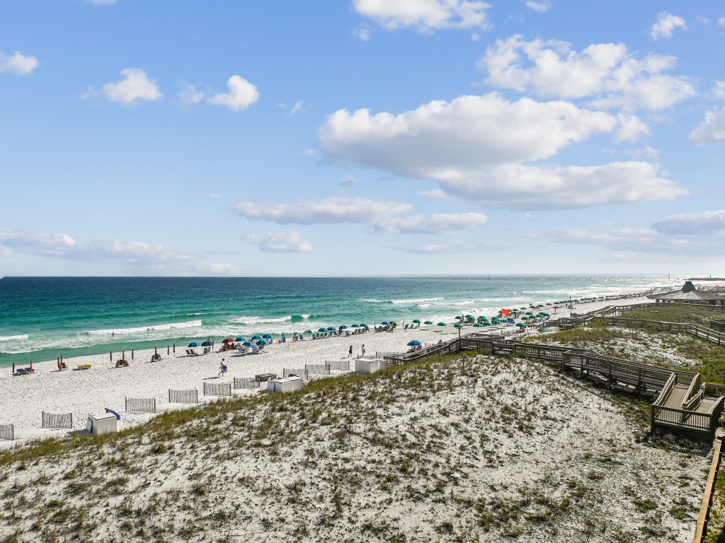 IR 305 is a beautifully updated Gulf front 2 BR with Washer/Dryer Vacation Rental in Destin - RedAwning