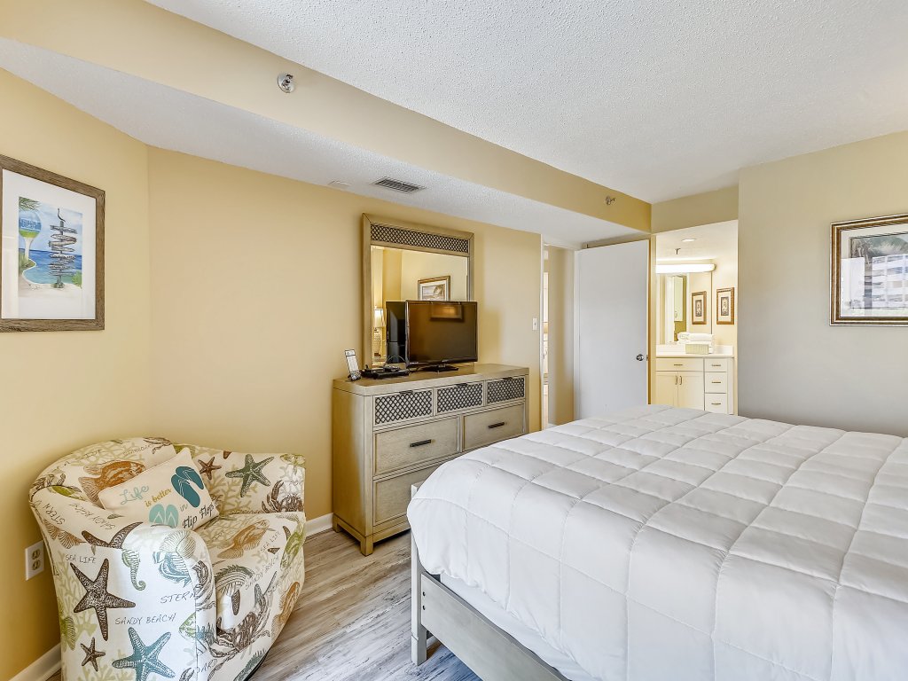 IR 213 is a beautifully updated Gulfview 2 BR with amazing rates - Sleeps 8 Vacation Rental in Destin - RedAwning