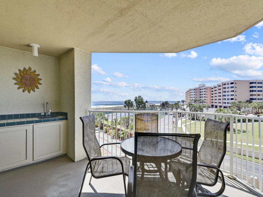 IR 213 is a beautifully updated Gulfview 2 BR with amazing rates - Sleeps 8 Vacation Rental in Destin - RedAwning