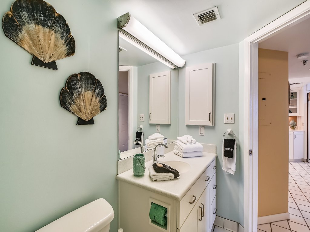 IR 213 is a beautifully updated Gulfview 2 BR with amazing rates - Sleeps 8 Vacation Rental in Destin - RedAwning