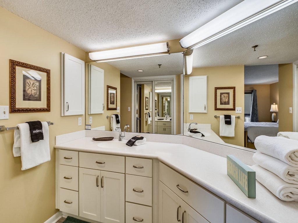 IR 213 is a beautifully updated Gulfview 2 BR with amazing rates - Sleeps 8 Vacation Rental in Destin - RedAwning