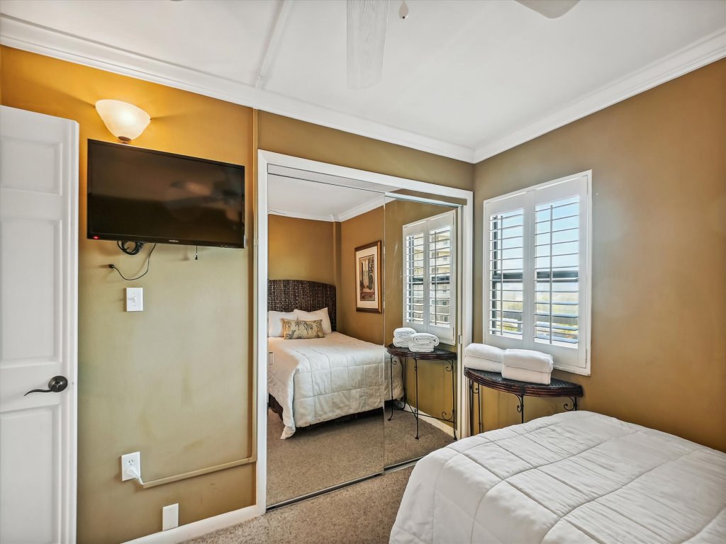IR 312 is a 2 BR Gulf view with Washer Dryer over 1300 sf Vacation Rental in Destin - RedAwning