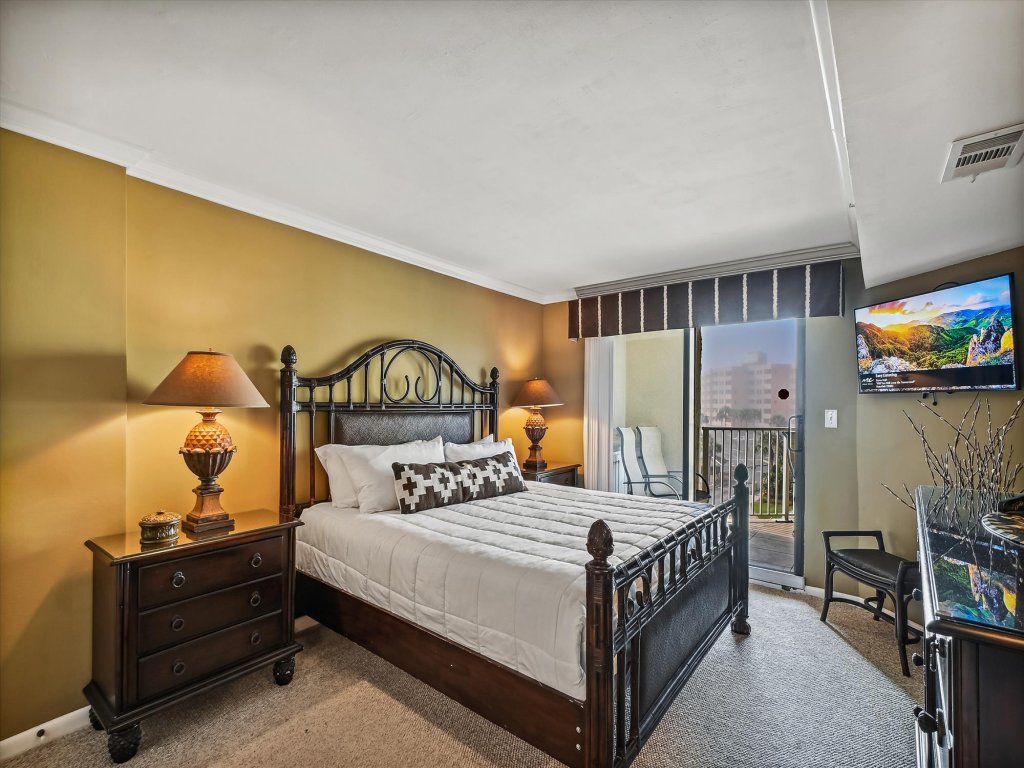 IR 312 is a 2 BR Gulf view with Washer Dryer over 1300 sf Vacation Rental in Destin - RedAwning