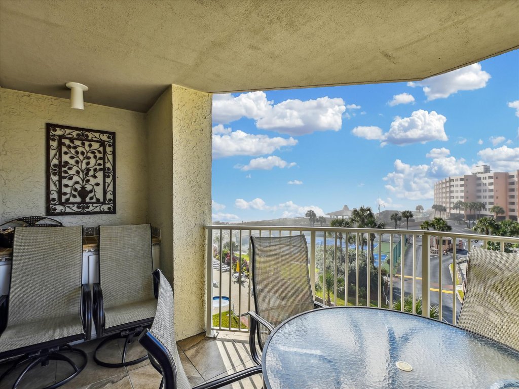IR 312 is a 2 BR Gulf view with Washer Dryer over 1300 sf Vacation Rental in Destin - RedAwning