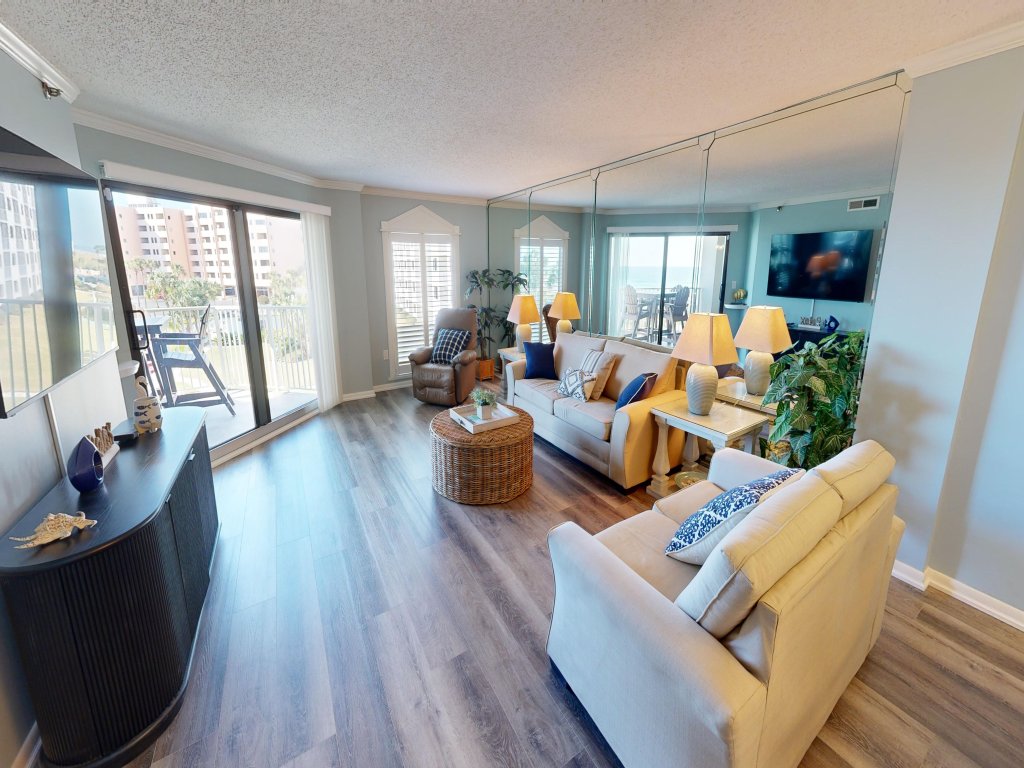 IR 212 is a 2 BR Gulf view with Washer Dryer over 1300 sf Vacation Rental in Destin - RedAwning