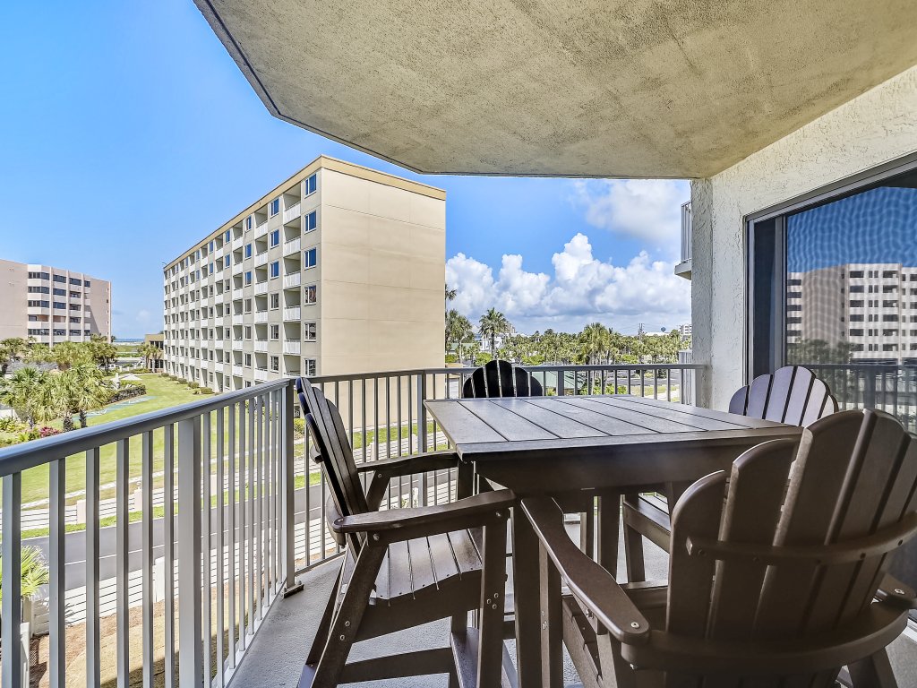 IR 212 is a 2 BR Gulf view with Washer Dryer over 1300 sf Vacation Rental in Destin - RedAwning