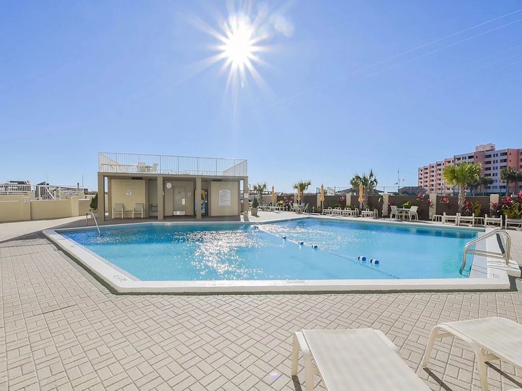 IR 212 is a 2 BR Gulf view with Washer Dryer over 1300 sf Vacation Rental in Destin - RedAwning