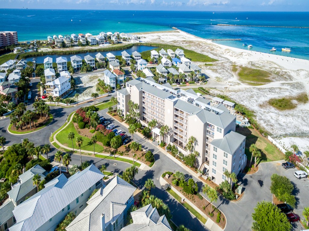 Magnolia House 309 is a Luxury 1 BR with Free Beach Service for 2 Vacation Rental in Destin - RedAwning