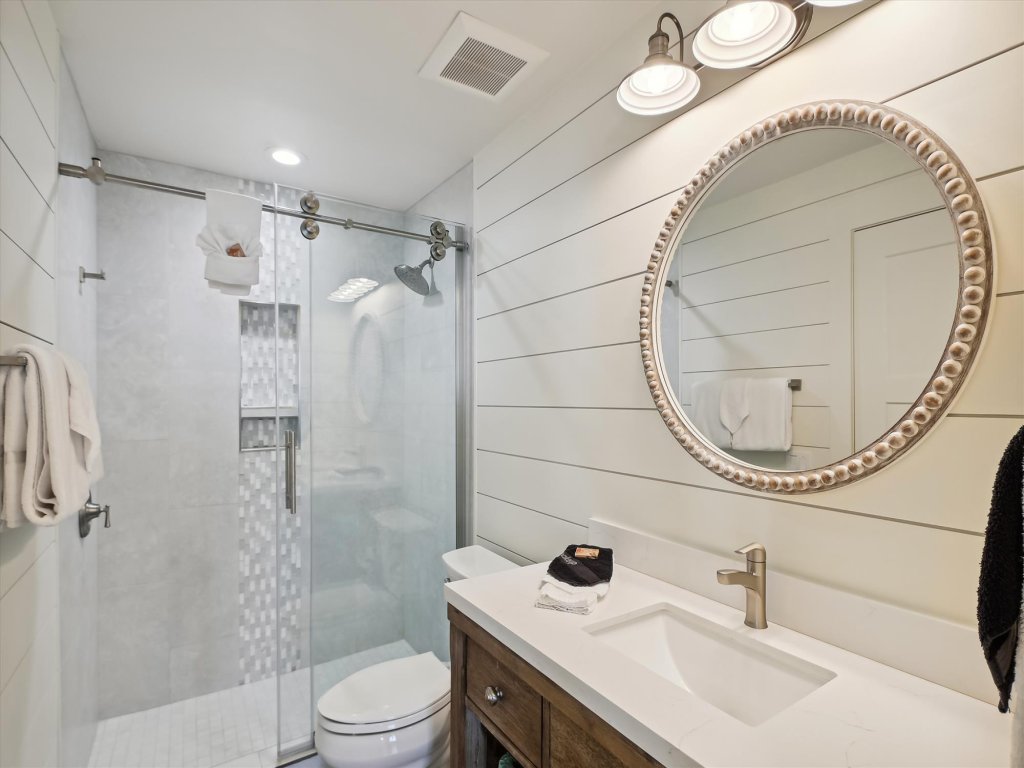 Oceania 307 - 3 BR 3 Ba - Gulf front! and almost 2000 sf Vacation Rental in Destin - RedAwning