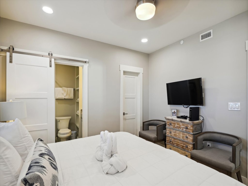 Oceania 307 - 3 BR 3 Ba - Gulf front! and almost 2000 sf Vacation Rental in Destin - RedAwning