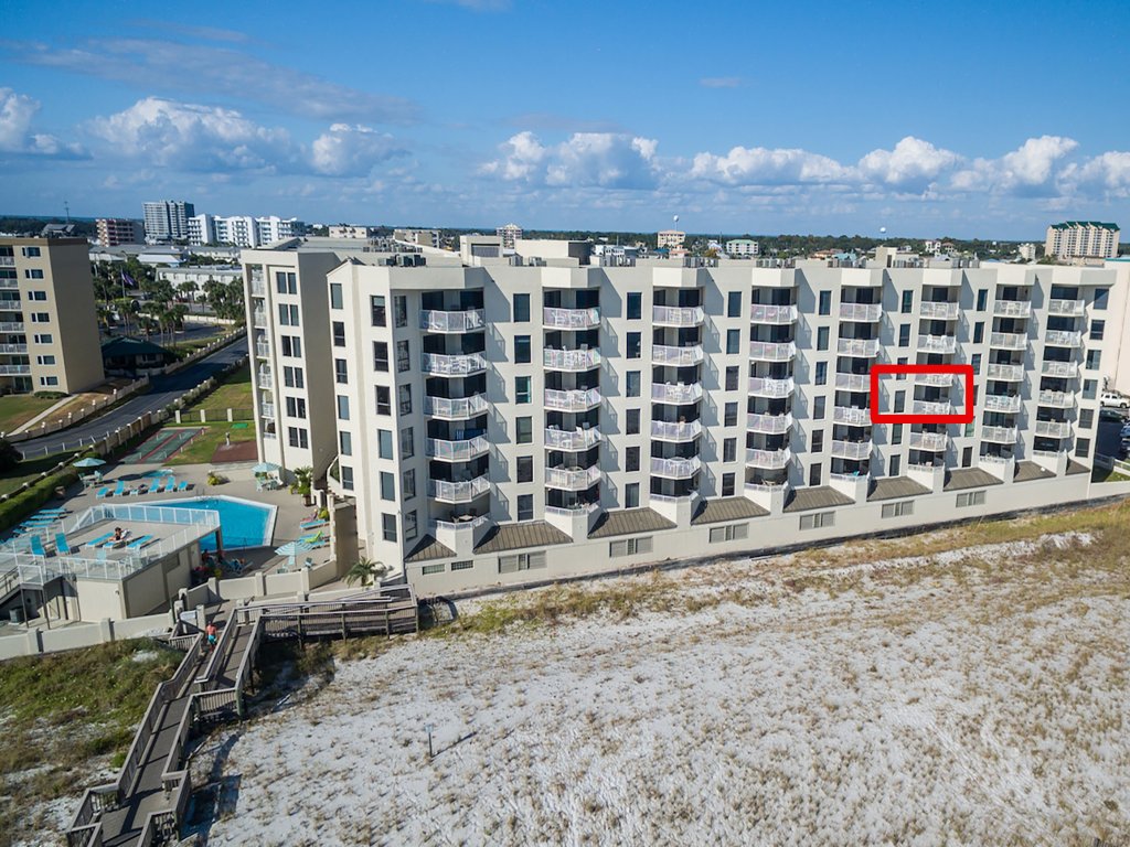 IR 306 is a nicely Decorated 2 BR with Gulf front views Vacation Rental in Destin - RedAwning